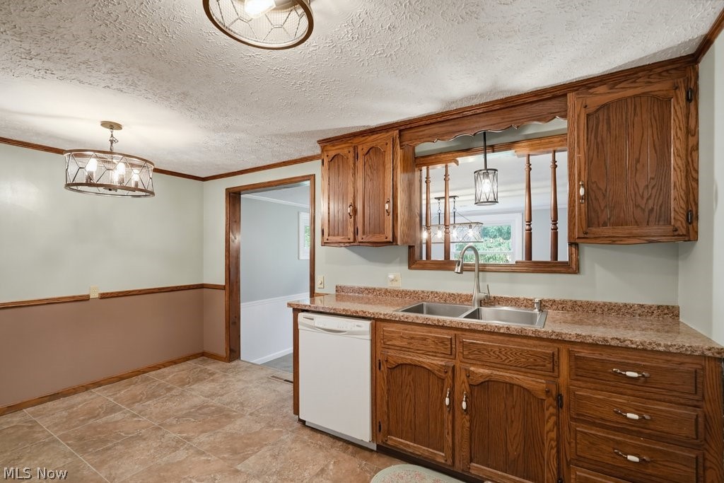 6069 NE Peach Street Louisville OH 44641