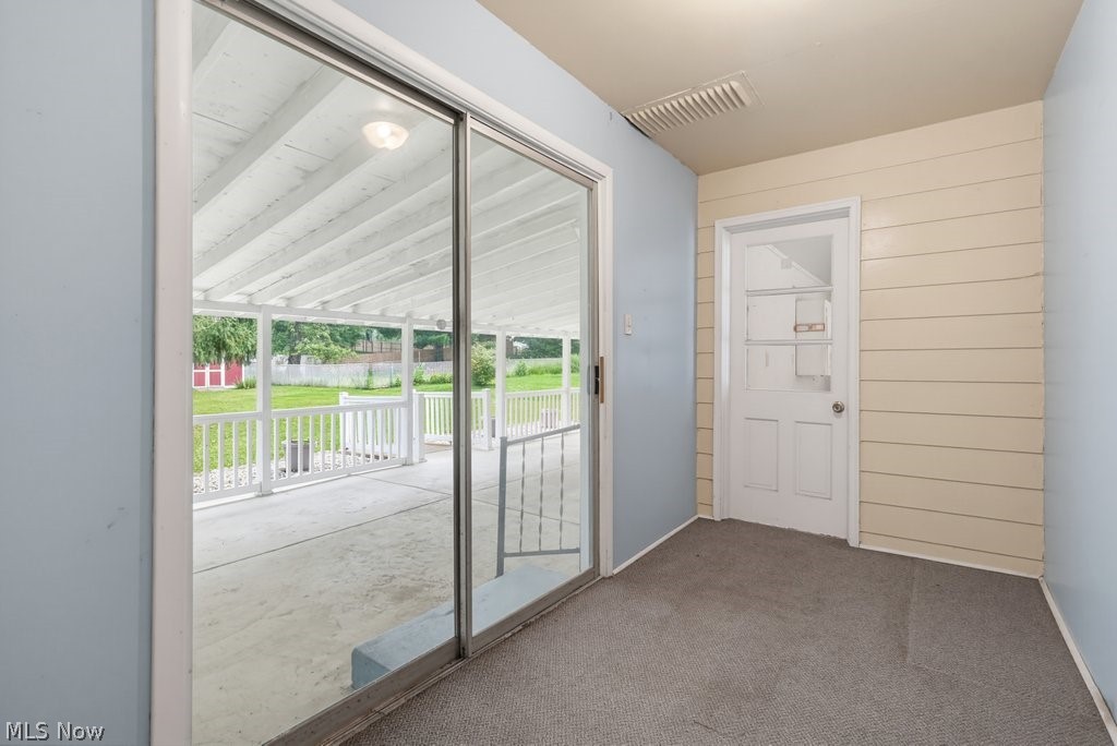 6069 NE Peach Street Louisville OH 44641