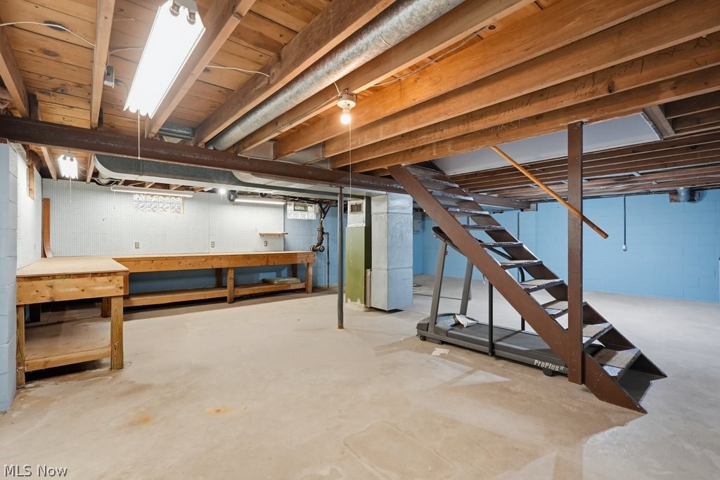 6069 NE Peach Street Louisville OH 44641