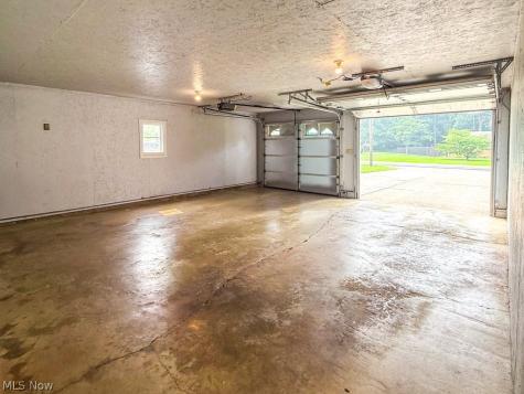 6069 NE Peach Street Louisville OH 44641