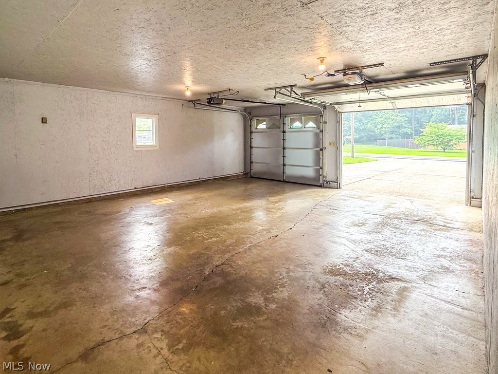 6069 NE Peach Street Louisville OH 44641