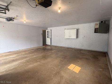 6069 NE Peach Street Louisville OH 44641