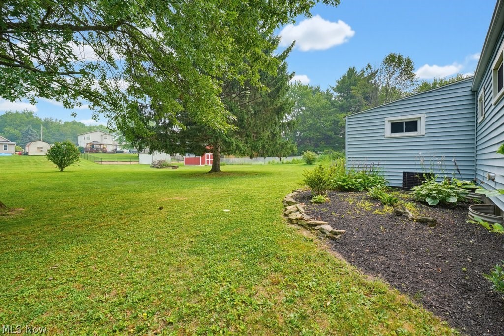 6069 NE Peach Street Louisville OH 44641