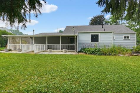 6069 NE Peach Street Louisville OH 44641