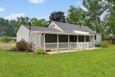 6069 NE Peach Street Louisville OH 44641