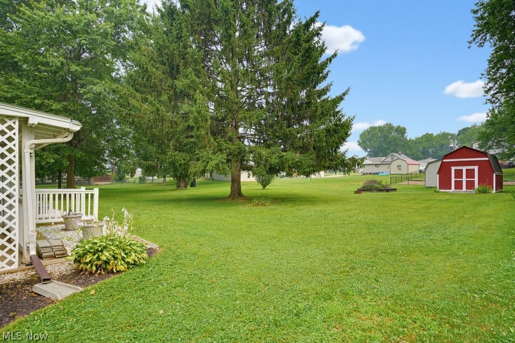 6069 NE Peach Street Louisville OH 44641