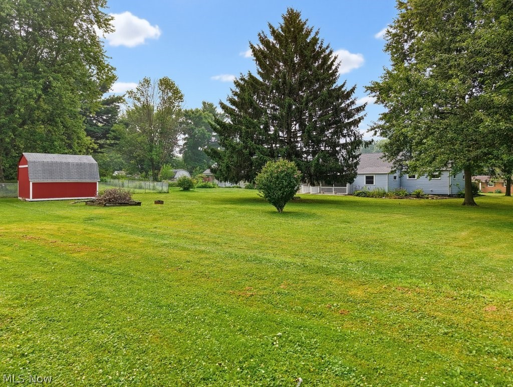 6069 NE Peach Street Louisville OH 44641