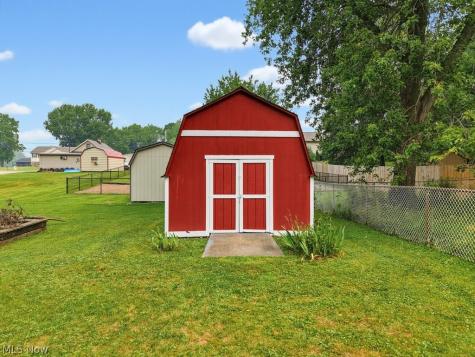 6069 NE Peach Street Louisville OH 44641