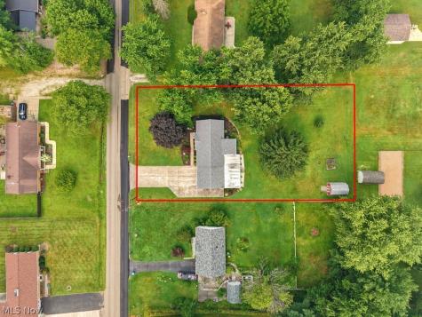 6069 NE Peach Street Louisville OH 44641