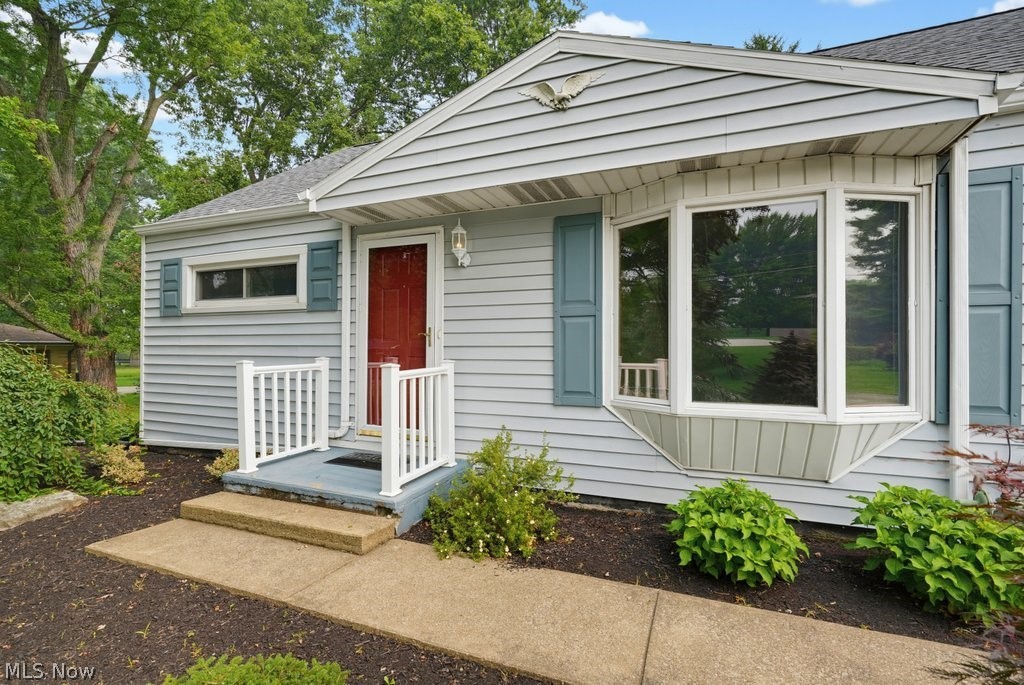 6069 NE Peach Street Louisville OH 44641