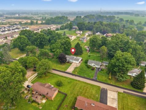 6069 NE Peach Street Louisville OH 44641