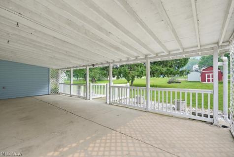 6069 NE Peach Street Louisville OH 44641