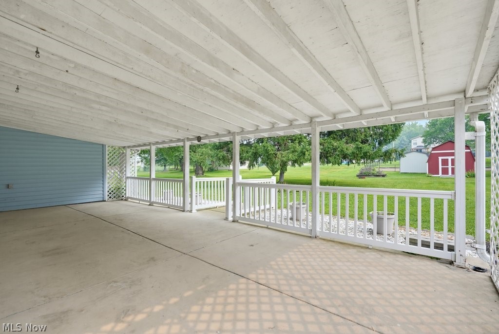 6069 NE Peach Street Louisville OH 44641