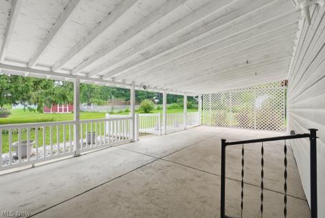 6069 NE Peach Street Louisville OH 44641