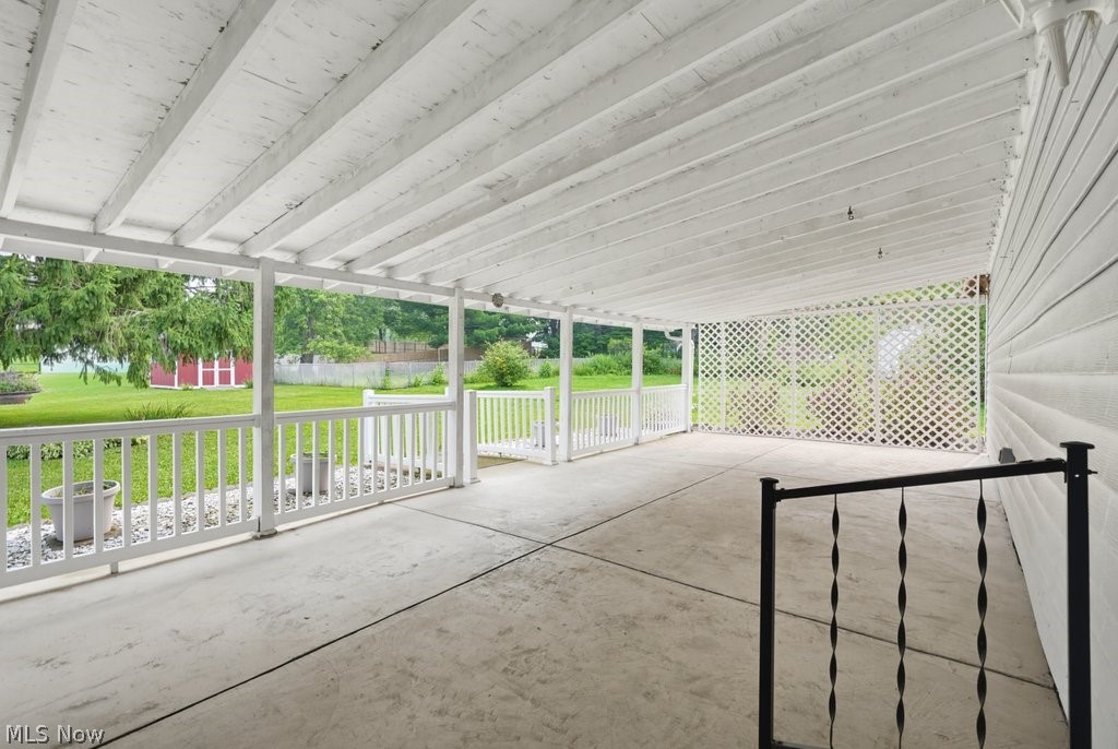 6069 NE Peach Street Louisville OH 44641