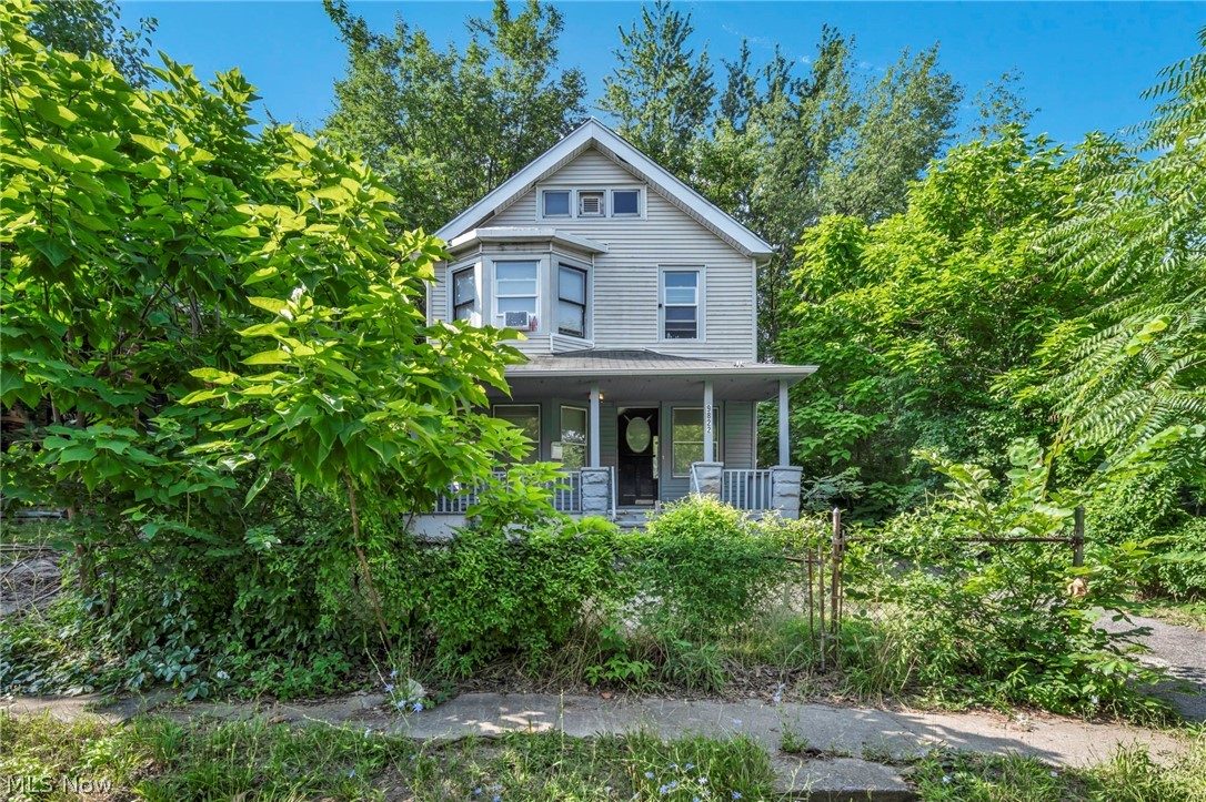 9822 Raymond Avenue Cleveland OH 44104