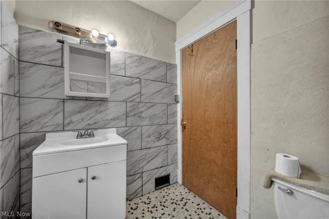 9822 Raymond Avenue Cleveland OH 44104