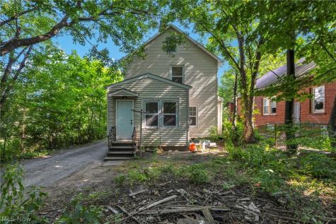 9822 Raymond Avenue Cleveland OH 44104