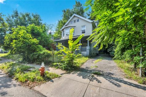 9822 Raymond Avenue Cleveland OH 44104
