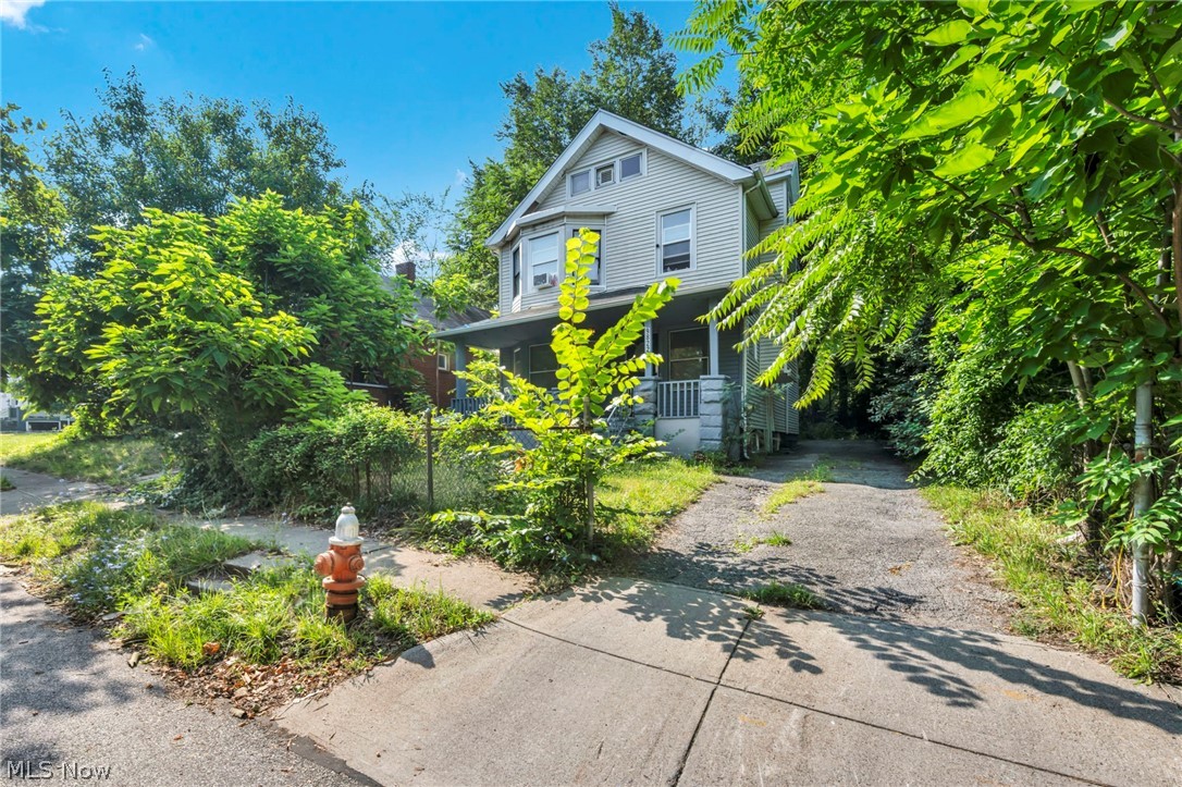 9822 Raymond Avenue Cleveland OH 44104