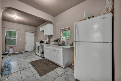 9822 Raymond Avenue Cleveland OH 44104