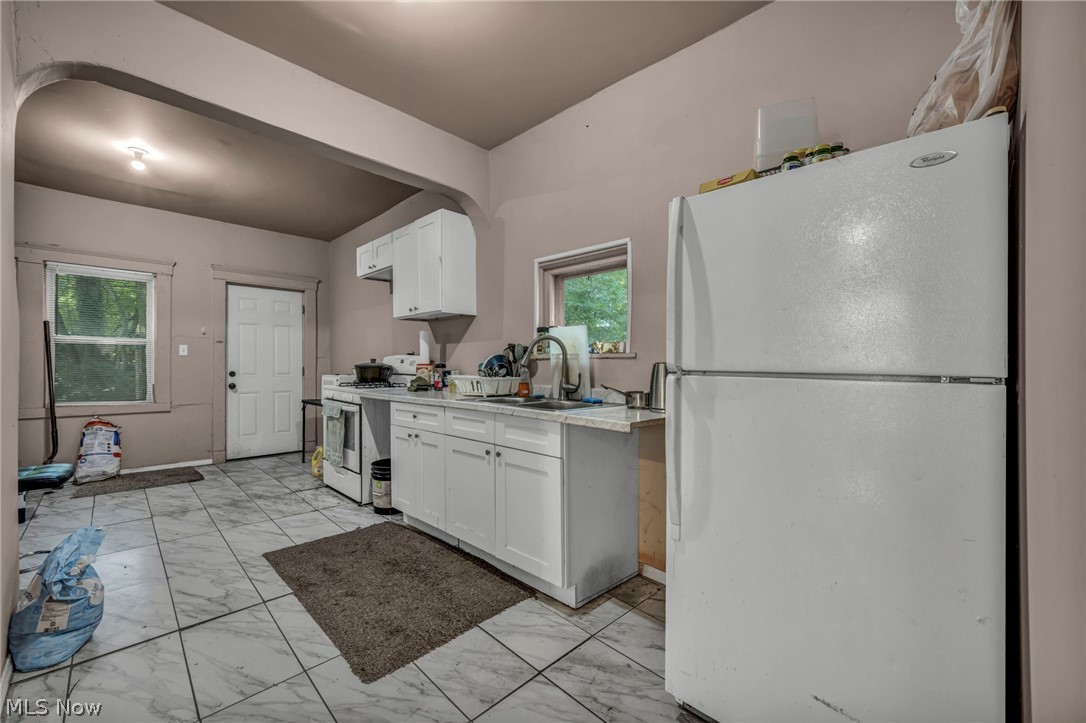 9822 Raymond Avenue Cleveland OH 44104