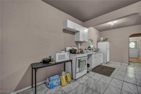 9822 Raymond Avenue Cleveland OH 44104