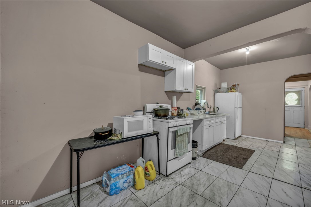9822 Raymond Avenue Cleveland OH 44104