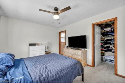 325 Longfellow Street Elyria OH 44035