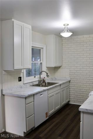 1093 Sutherland Avenue Akron OH 44314