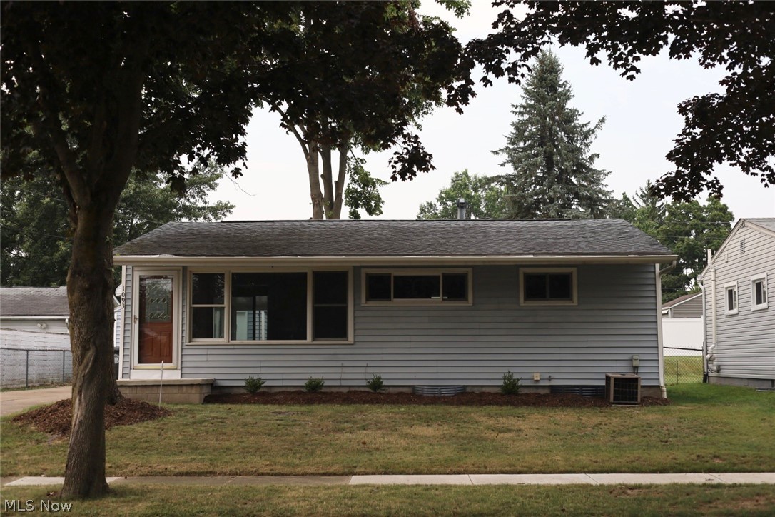1093 Sutherland Avenue Akron OH 44314