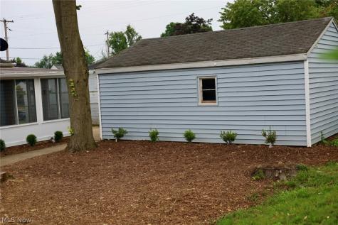 1093 Sutherland Avenue Akron OH 44314