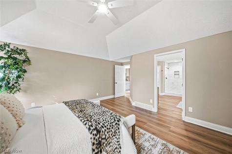 18964 Bears Paw Lane Strongsville OH 44136