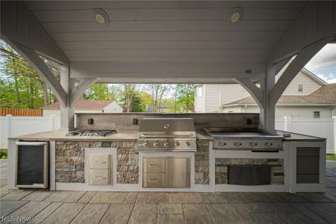 18964 Bears Paw Lane Strongsville OH 44136
