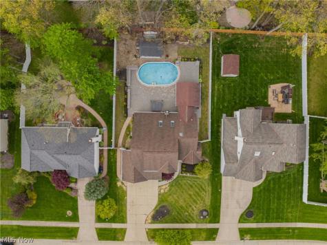 18964 Bears Paw Lane Strongsville OH 44136