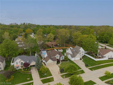18964 Bears Paw Lane Strongsville OH 44136