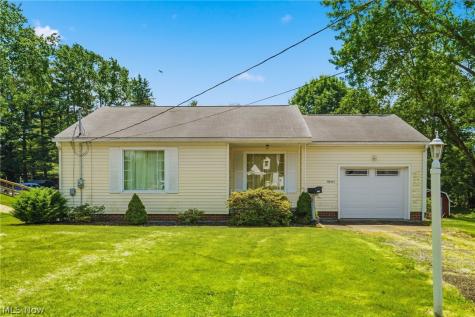9864 Louisville Street NE Louisville OH 44710