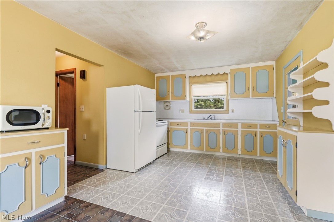 9864 Louisville Street NE Louisville OH 44710