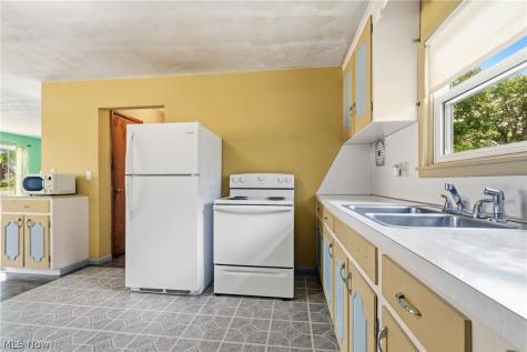 9864 Louisville Street NE Louisville OH 44710