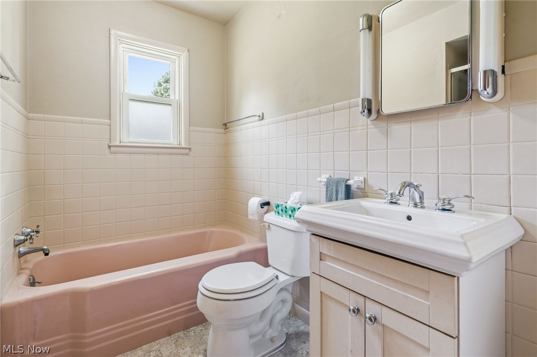 9864 Louisville Street NE Louisville OH 44710
