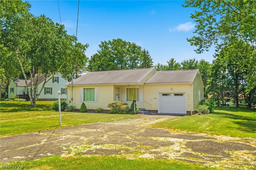 9864 Louisville Street NE Louisville OH 44710