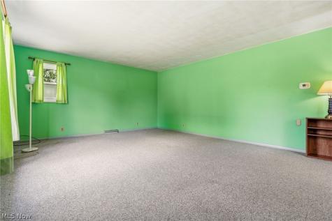 9864 Louisville Street NE Louisville OH 44710
