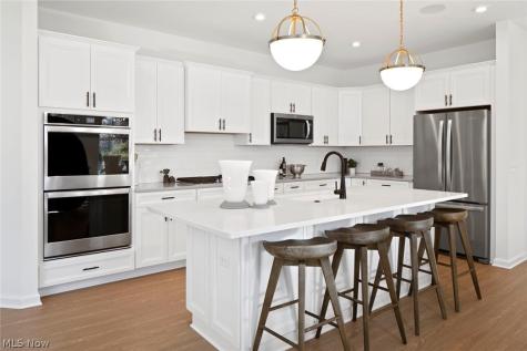 36 Boulder Boulevard Peninsula OH 44264