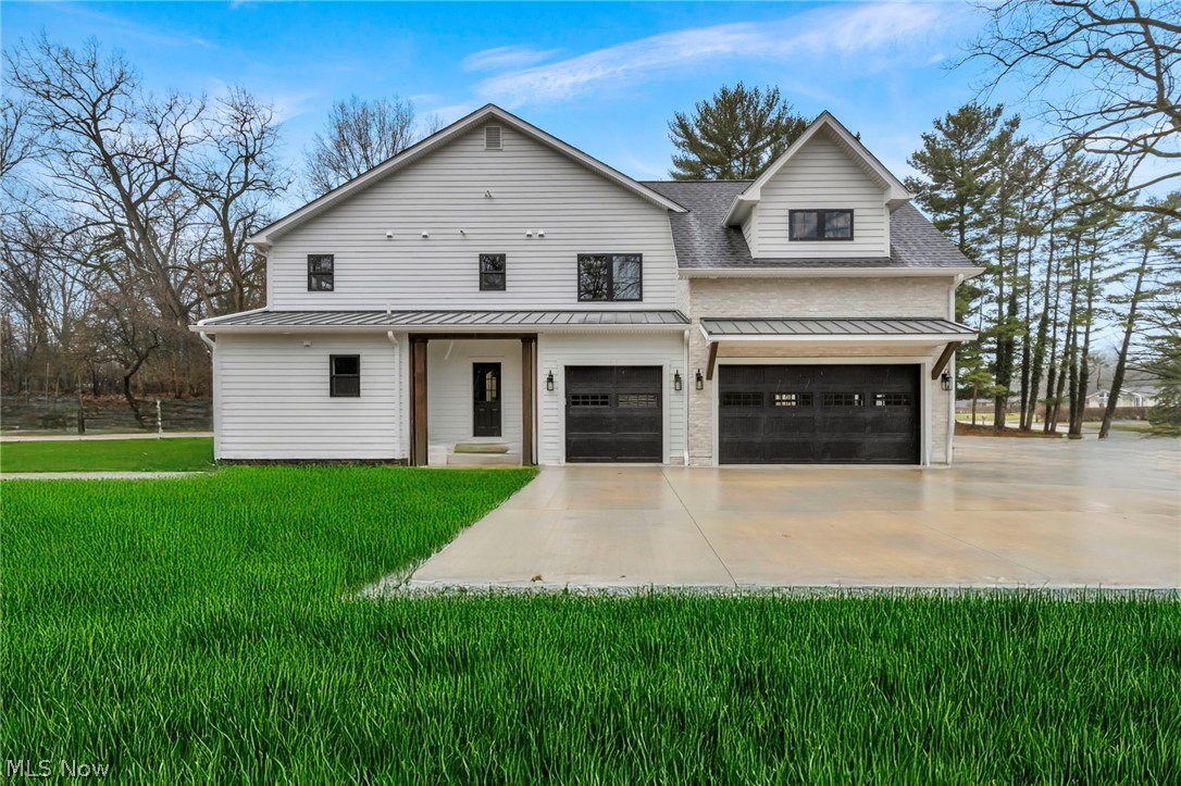 690 Club Drive W Aurora OH 44202