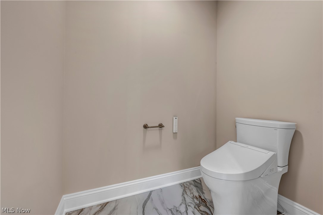 690 Club Drive W Aurora OH 44202