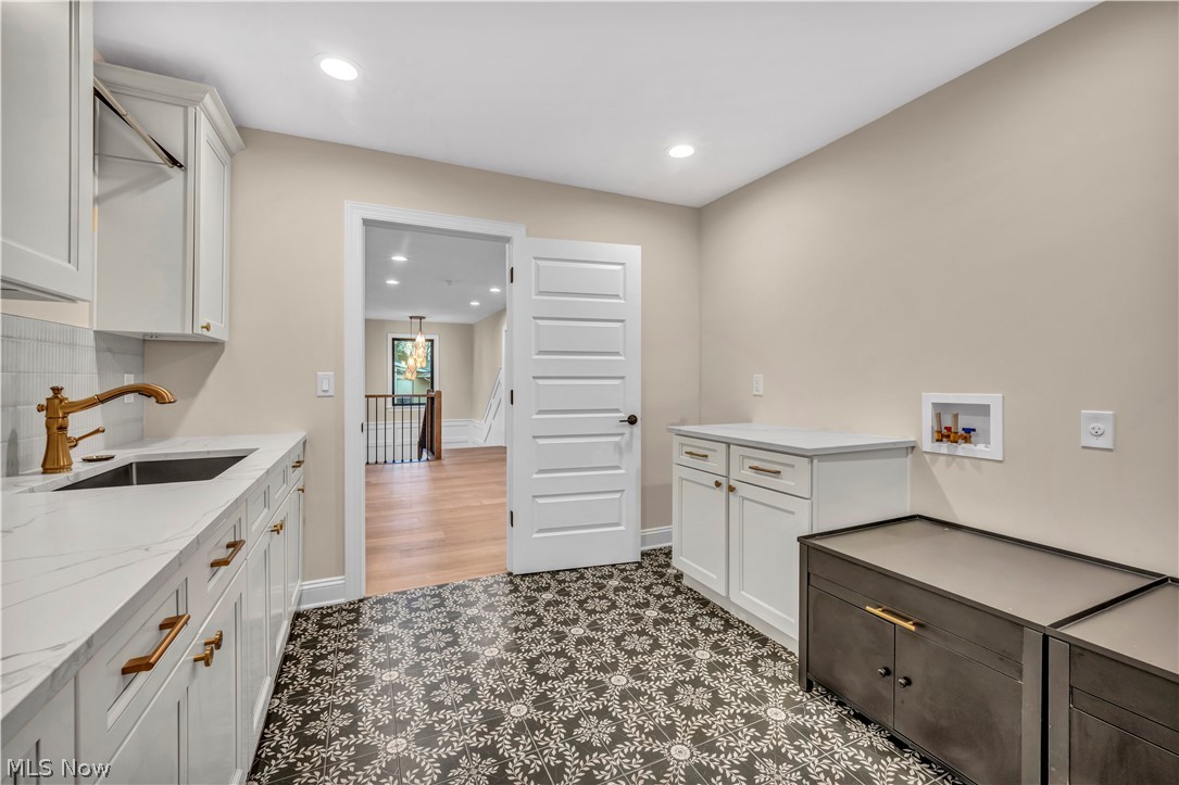 690 Club Drive W Aurora OH 44202