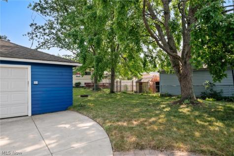 23929 Lebern Drive North Olmsted OH 44070