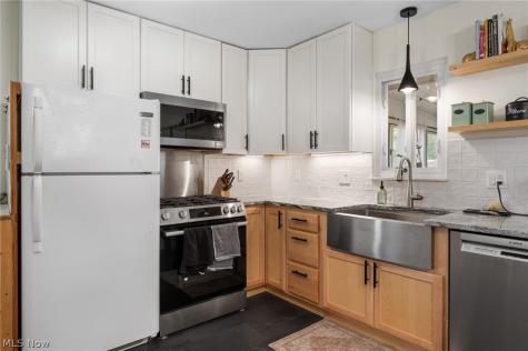 23929 Lebern Drive North Olmsted OH 44070