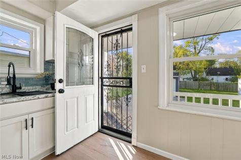 16202 Westview Avenue Cleveland OH 44128