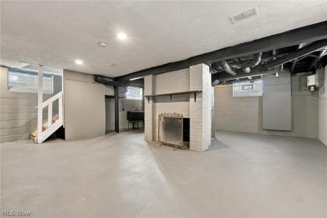 16202 Westview Avenue Cleveland OH 44128